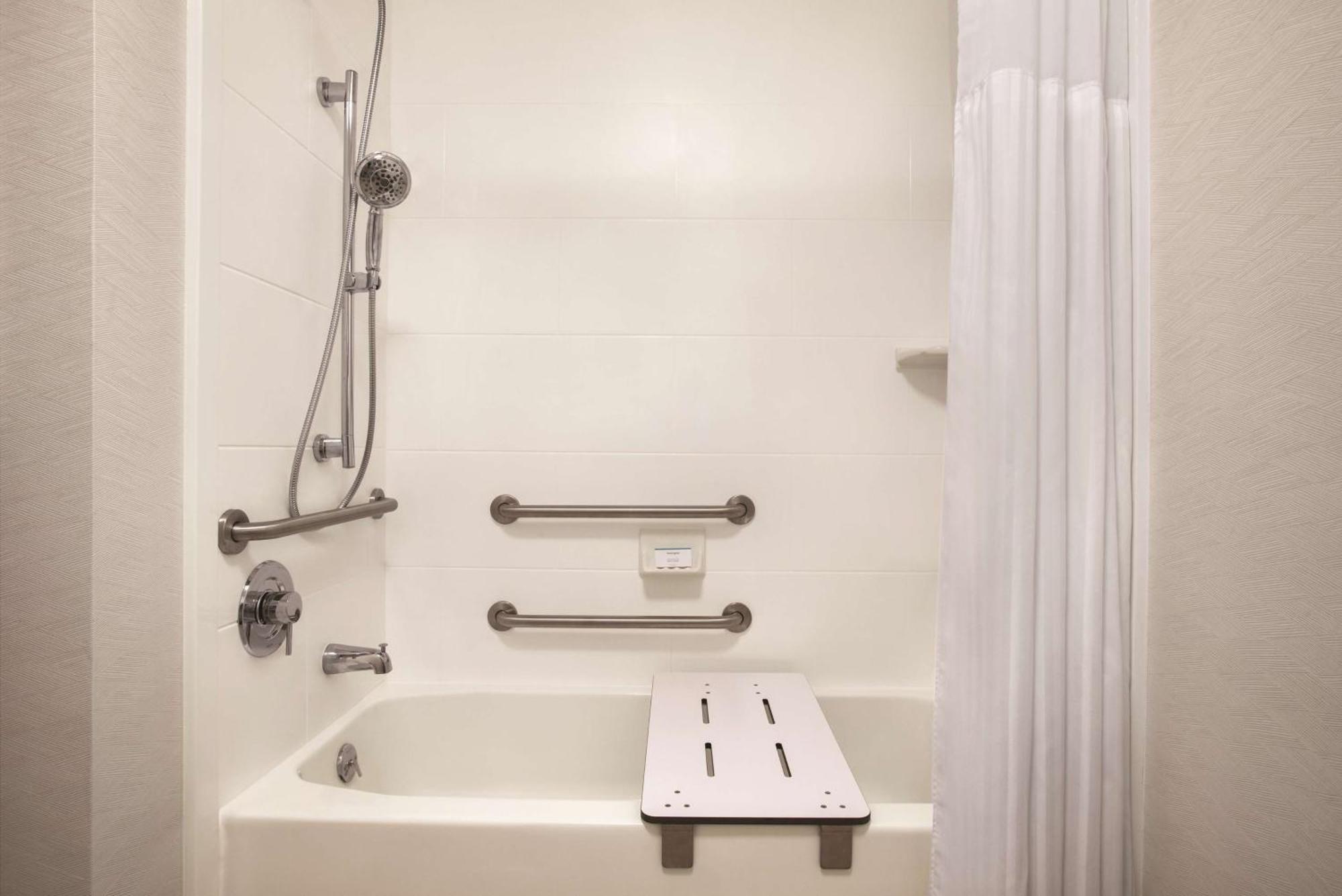 Hilton Garden Wayne 3* Ellisville
