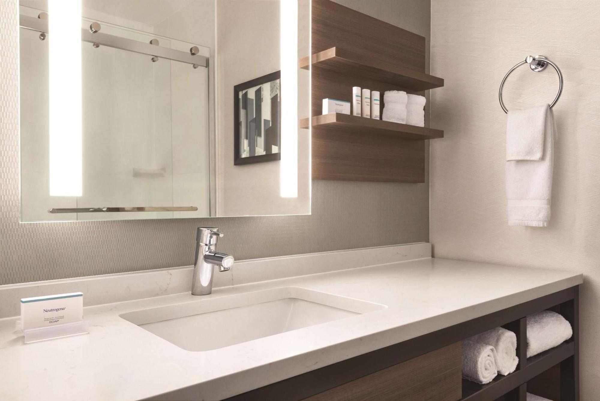 Hilton Garden Wayne Hotel